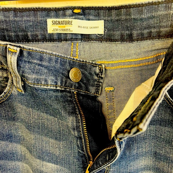 Levi Strauss Signature Gold Women's Totally Shaping Skinny Jeans, size 14L - Picture 2 of 6
